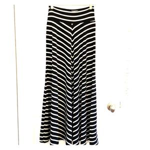 Black and white chevron stripe Maxi Skirt